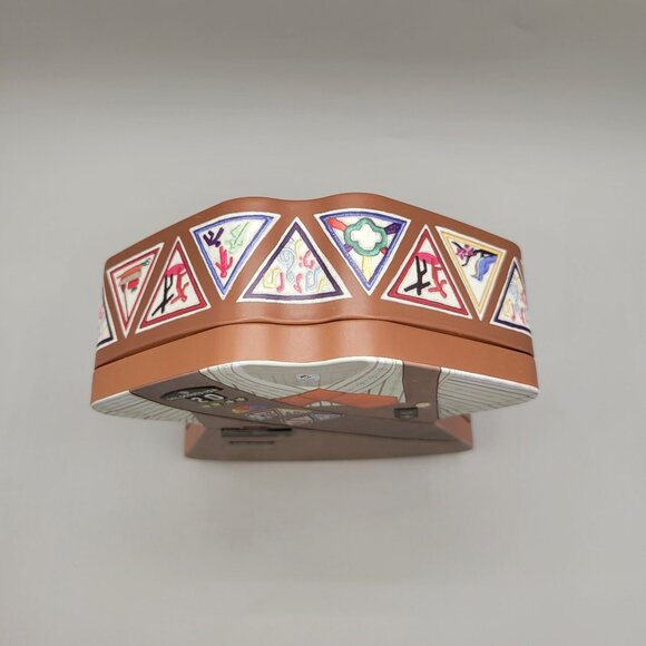 Brownie Girl Scouts of America Commemorative Keepsake Tin Box - Picture 5 of 7